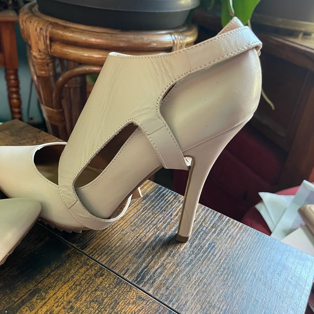 Elegant Cream High Heels with removable harness!!!Very Unique!!!